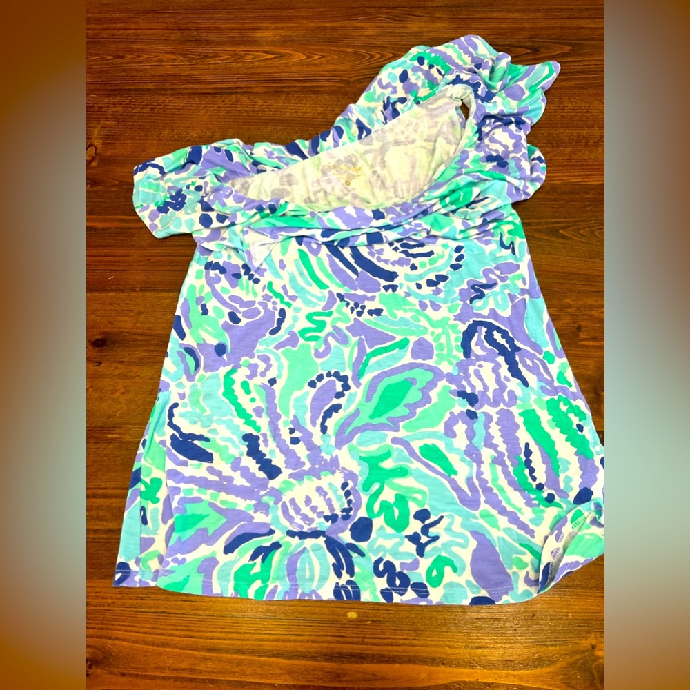 Lilly Pulitzer off-shoulder one arm top.  In nice condition.   Size XS
